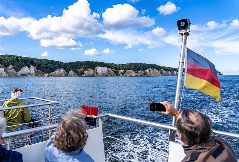 Excursion boat Alexander, round trip to the chalk cliffs of Rügen, cliffs of the Stubbenkammer, in the Jasmund National Park, view of the Baltic Sea and the chalk cliff coast, between Sassnitz and Lohme, Mecklenburg-Western Pomerania, Germany, Europe