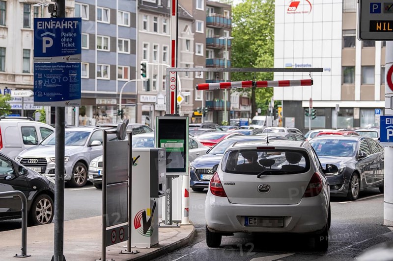 Husemannstraße car park in Gelsenkirchen, subject to charge, number plate recognition on entry, pay at the pay station by entering the number plate, ticketless, automatic number plate recognition, parking without ticket, North Rhine-Westphalia, Germany, Europe