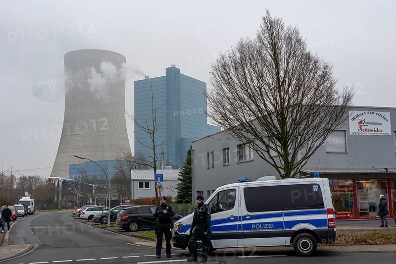 Protest action by the Fridays For Future movement at the Datteln 4 coal-fired power plant, against the commissioning of the power plant, as part of the coal compromise, the Uniper power plant is to go online in summer 2020, police