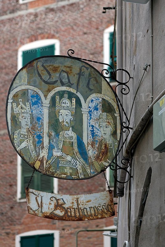 Old nose sign from Cafè Il Barbarossa, Piano di Sant'Andrea, 21-23 R, Genoa, Italy, Europe