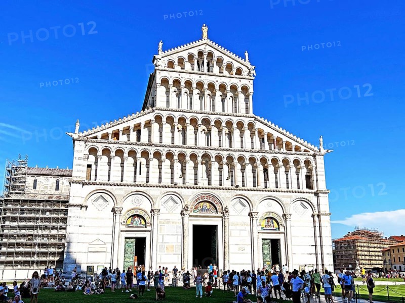 Tourists, Cathedral of Santa Maria Assunta, Cathedral, Pisa, Florence, Tuscany, Italy, Europe