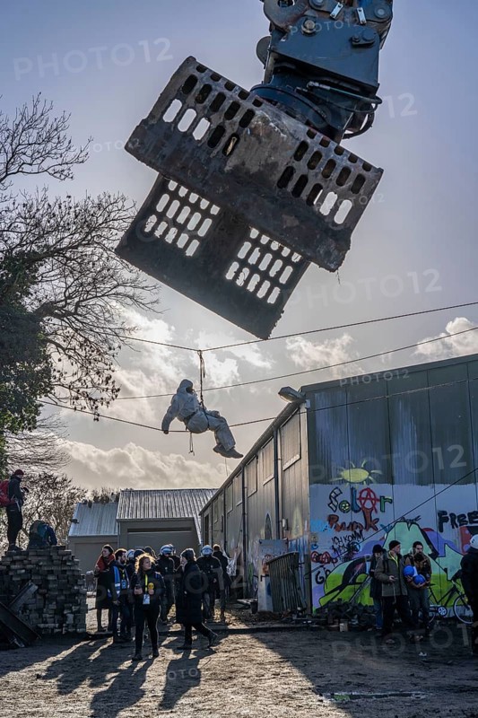 Beginning of the eviction of the Lützerath hamlet, camp of climate activists and squatters, at the Garzweiler 2 opencast lignite mine, by the police, Erkelenz, North Rhine-Westphalia, Germany, Europe