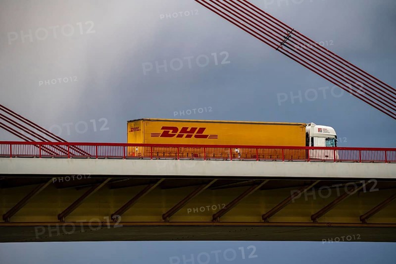 Beeckerwerther Brücke, motorway bridge, A42, truck, over the Rhine, in Duisburg, North Rhine-Westphalia, Germany, Europe