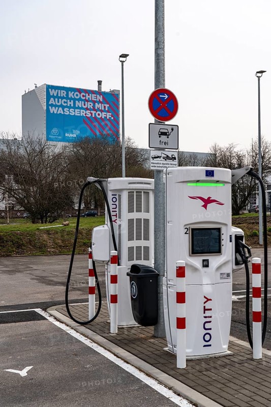 Thyssenkrupp Steel Europe AG Bochum plant, advertising for hydrogen as an energy source, joint advertising campaign with Metropole Ruhr, RVR, e-fuelling station, IONITY Charging Station, Dükerweg, North Rhine-Westphalia, Germany, Europe