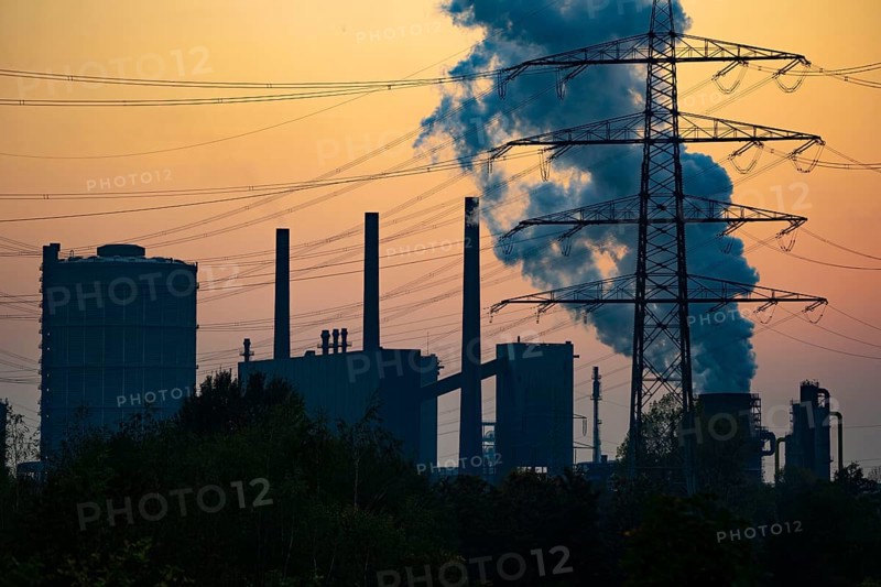Prosper coking plant, operated by the ArcelorMittal steel group, discharge plume, 146 coke ovens with a daily output of 5500 tonnes of coke, Bottrop, North Rhine-Westphalia, Germany, Europe