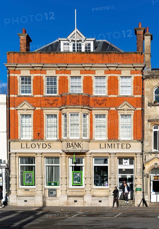 Historic Lloyds Bank building, Market Place, Devizes, Wiltshire, England, UK