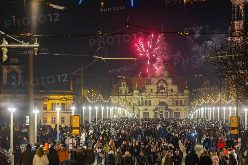 New Year's Eve in Dresden's Old Town, the Augustus Bridge finally proves itself as a pedestrian zone, with a direct footpath to the New Town, Dresden, Saxony, Germany, Europe