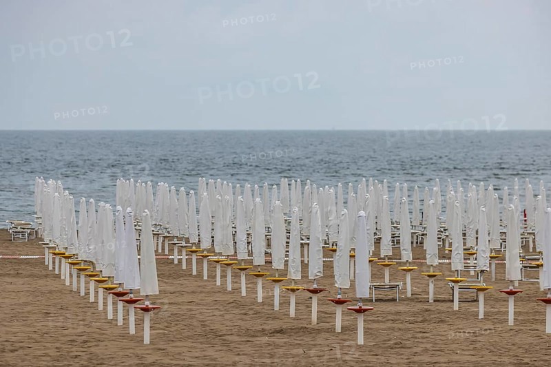 Bagni Lungomare, Chioggia. Bathing beach on the Adriatic in bad weather. All deckchairs are free. Chioggia, Veneto, Italy, Europe