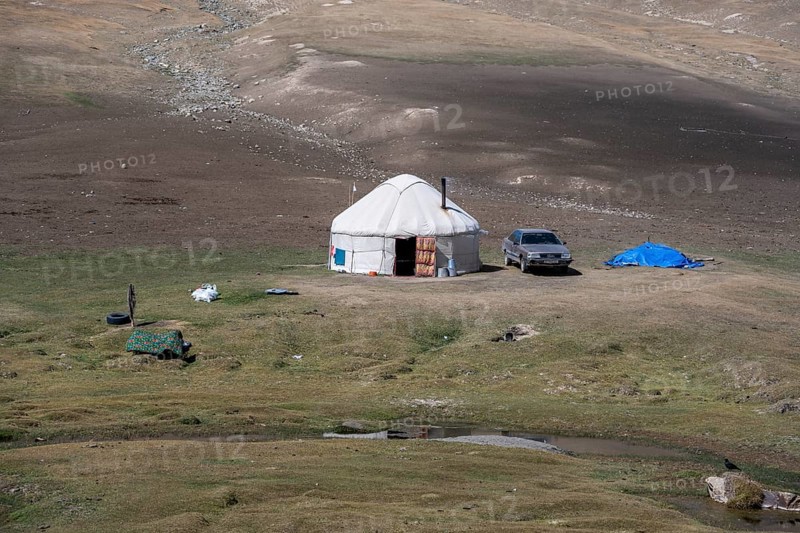 Old car next to a traditional Kyrgyz yurt, Tien Shan, Naryn Province, Kyrgyzstan, Asia