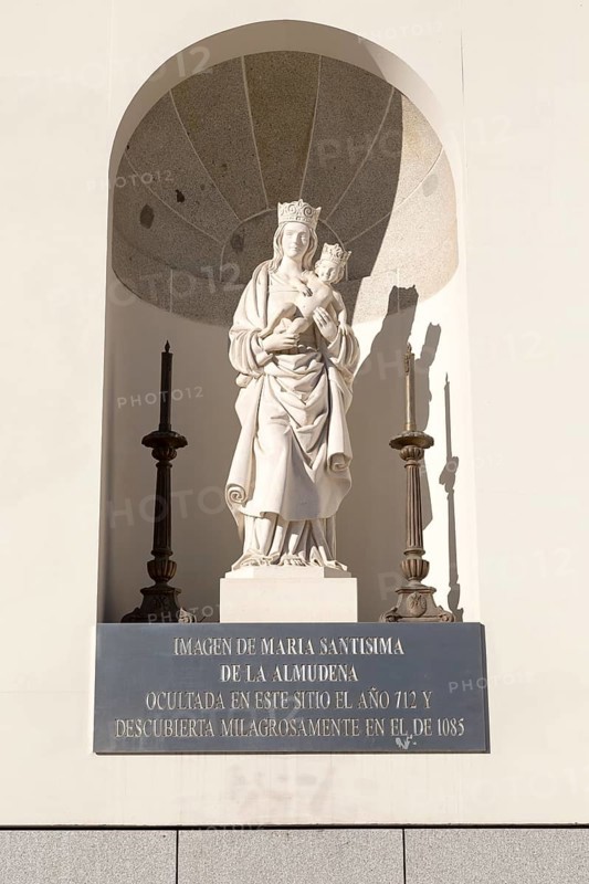 Statue Maria Santisima de la Almudena, catedral de Nuestra Señora de la Almudena, cathedral church, Madrid, Spain, Europe