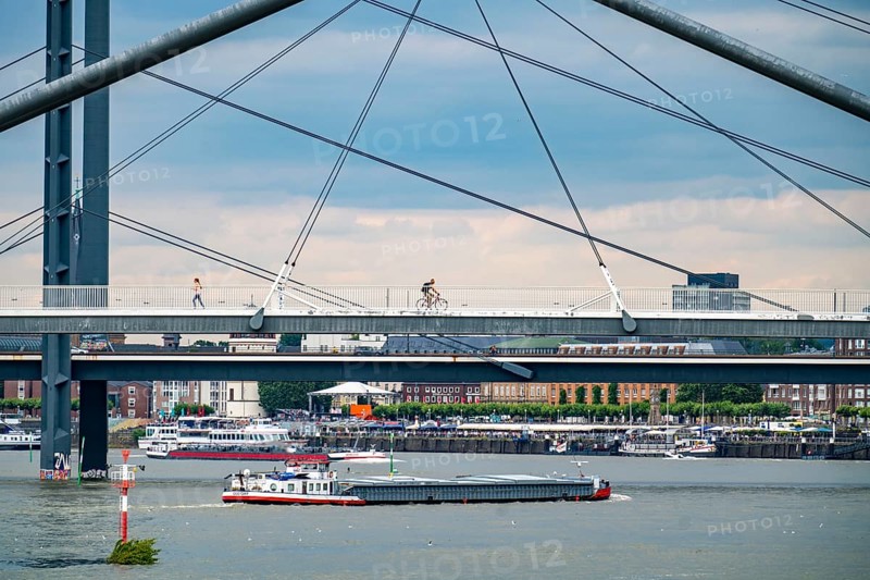 Pedestrian bridge over the Medienhafen, harbour entrance and Rheinkniebrücke, over the Rhine near Düsseldorf, Rhineland, North Rhine-Westphalia, Germany, Europe