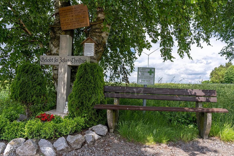 Wind farm north of Marsberg, wayside cross, park bench and emergency sign, rescue point, Hochsauerlandkreis, North Rhine-Westphalia, Germany, Europe