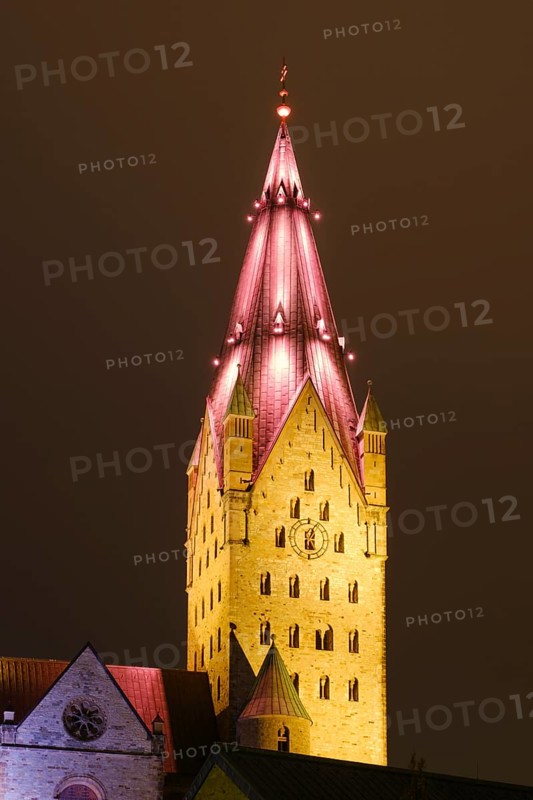 Paderborn Cathedral, St. Liborius, illuminated tower, night shot, Paderborn, Westphalia, North Rhine-Westphalia, Germany, Europe