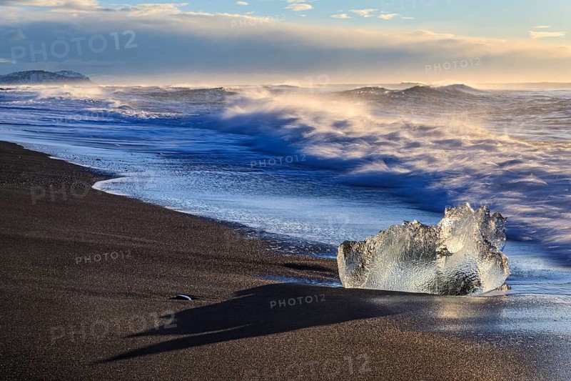 Ice floes on the beach, waves, sunny, morning mood, winter, Diamond Beach, Breidamerkursandur, Jökulsarlon, Iceland, Europe