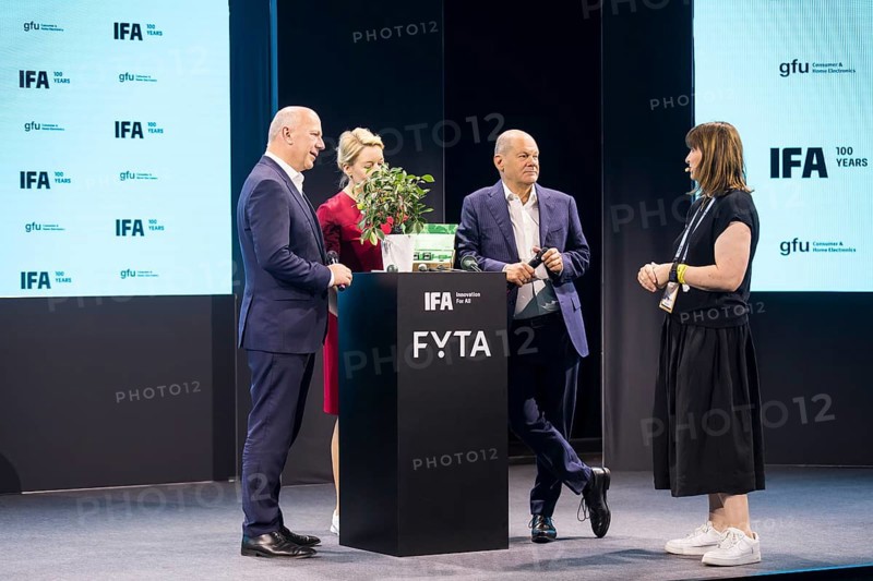 Kai Wegner (Governing Mayor of Berlin, CDU), Olaf Scholz (Chancellor of the Federal Republic of Germany, SPD) and Franziska Giffey (Senator for Economics, Energy and Public Enterprises and Mayor of Berlin, SPD) are shown FYTA, a start-up that recognises the needs of plants, during a press tour of the IFA (Internationale Funkausstellung) exhibition at the exhibition grounds, Berlin, 06/09/2024