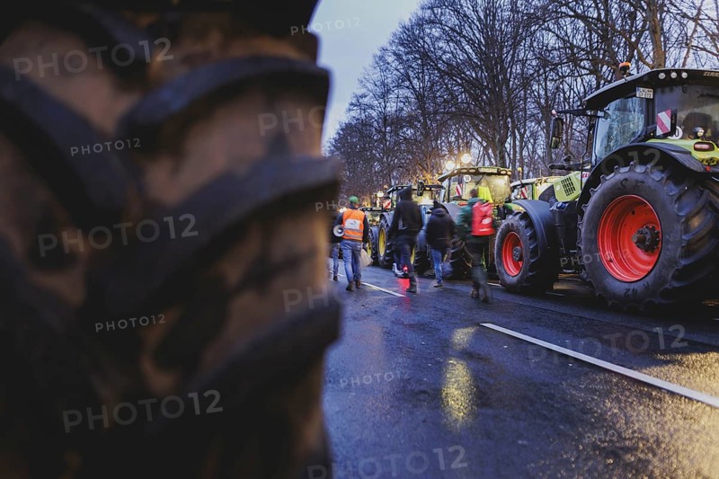 Road blockades in the centre of Berlin, taken as part of the farmers' protests in Berlin, 15.01.2024. 10, 000 participants are expected on Monday as part of the farmers' protest week. Among other things, they are protesting against the sp