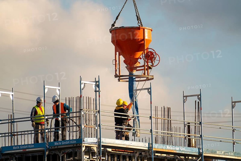 Construction site, new building, concreting work on a floor, Duisburg, North Rhine-Westphalia, Germany, Europe