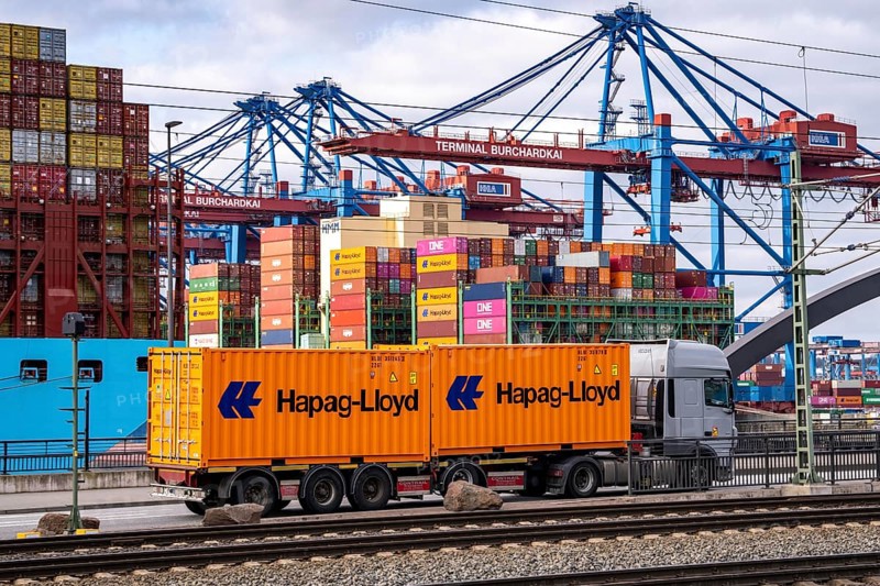 Port of Hamburg, Waltershofer Hafen, container ships, lorries bring and collect freight containers to and from HHLA Container Terminal Burchardkai, Hamburg, Germany, Europe