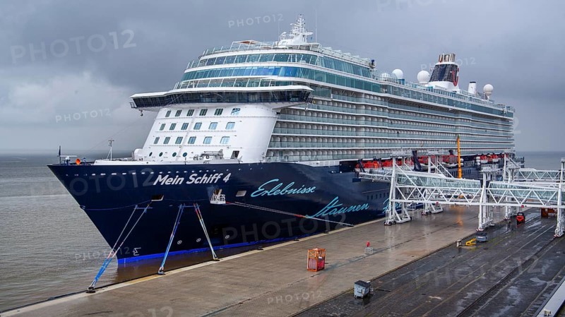 Cruise ship Mein Schiff 4 at Columbuskaje, Bremerhaven, Weser estuary, Weser, North Sea coast, State of Bremen, Germany, Europe