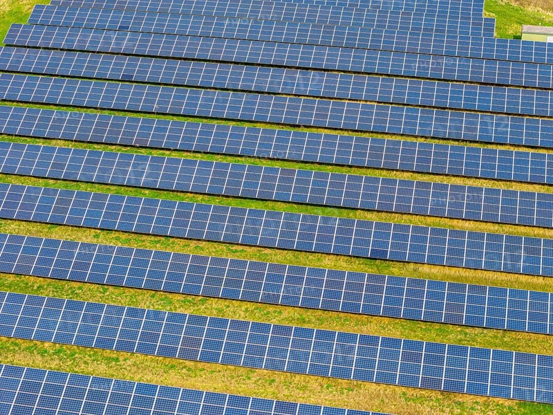 Mühlenfeld solar park, near Neukirchen-Vluyn, over 15, 000 solar modules spread over 24 hectares, generating 3.5 million kilowatt hours per year, North Rhine-Westphalia, Germany, Europe