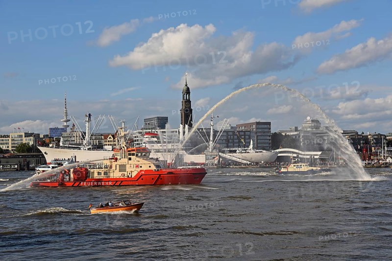 Europe, Germany, Hanseatic City of Hamburg, St. Pauli Landungsbrücken, Tower of the Michel, museum ship Cap San Diego, Überseebrücke, city panorama, fire boat in action, Europe