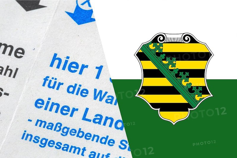 Symbolic image of state election in Saxony: Flag of Saxony and close-up of a ballot paper. The next state election will take place in September 2024