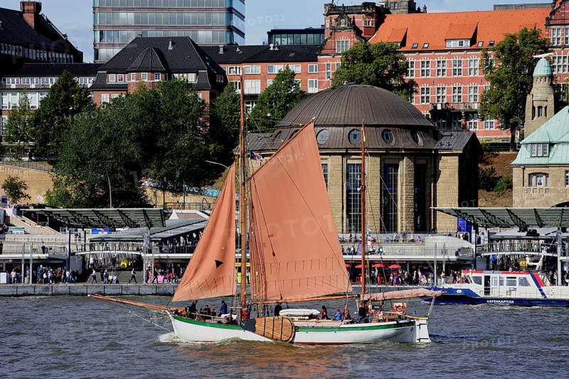 Europe, Germany, Hanseatic City of Hamburg, St. Pauli, Landungsbrücken, Elbe, view over the Elbe to the skyline, dome of the Old Elbe Tunnel, flat-bottomed ship, Europe