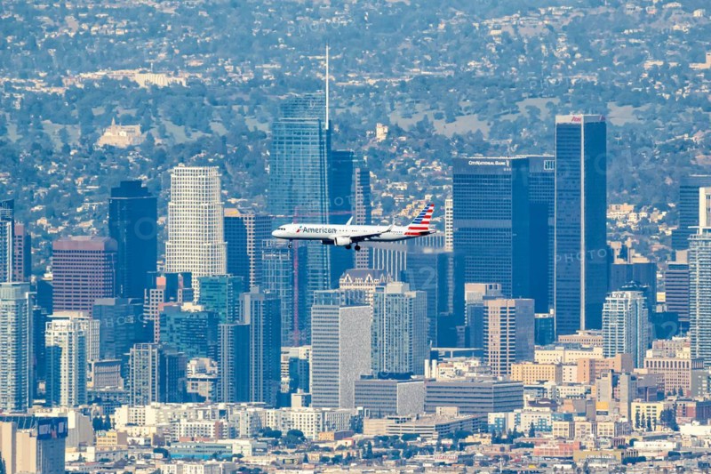 An American Airlines Airbus A321neo aircraft with the registration number N444UW at Los Angeles Airport, USA, North America