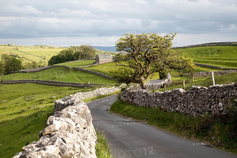 Old barn and dry stonewalls, Malham, Yorkshire Dales national park, England, UK