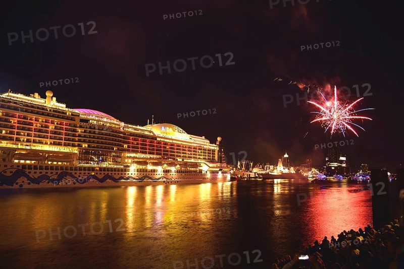 Germany, Hamburg, Elbe Philharmonic Hall, concert hall, harbour birthday, cruise ship AIDAprima, Europe