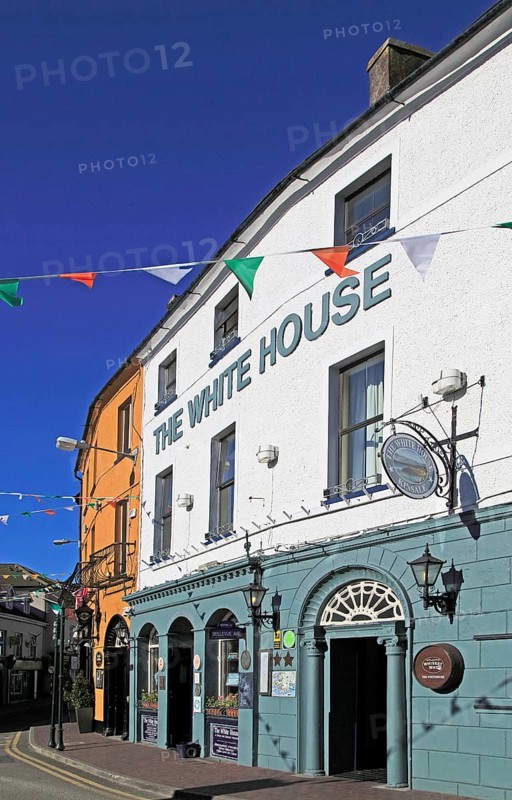 Historic colourful buildings, The White House pub, Kinsale, County Cork, Ireland, Irish Republic, Europe