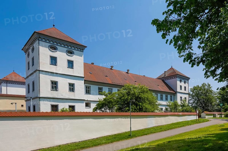 Meßkirch Castle, Castle of the Counts of Zimmern, Zimmern Castle, regular four-wing castle complex, Renaissance building, architecture, west view from the courtyard garden, historical building, Meßkirch, Sigmaringen district, Baden-Württemberg. Germany