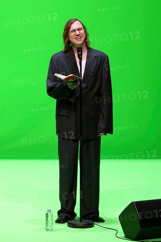 Lars Eidinger reads Die Hauspostille appeals to the reader's emotions and intellect. in Potsdam's Nikolaisaal on 30 June 2024