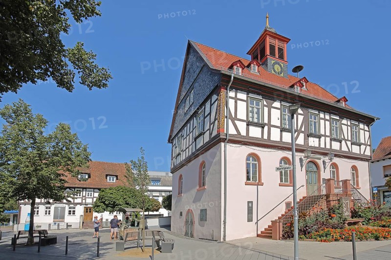 Old town hall, historic half-timbered house built in 1498, market square, Bad Vilbel, Wetterau, Hesse, Germany, Europe