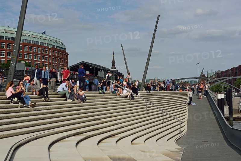Europe, Germany, Hamburg, Elbe, Baumwall and new Elbe promenade on the waterfront, flood protection system at the marina, Hamburg, Hamburg, Federal Republic of Germany, Europe