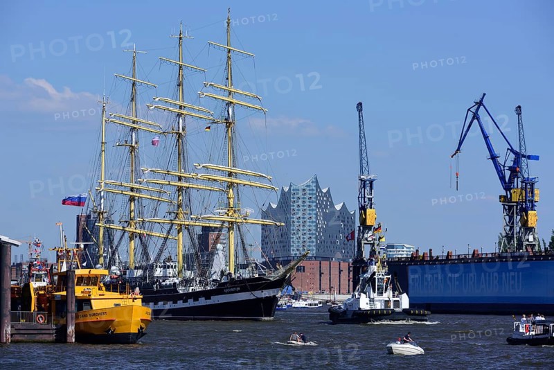 Europe, Germany, Hamburg, Elbe, harbour birthday, sail training ship Kruzenstern, 4-mast barque, Elbe Philharmonic Hall, HafenCity, Hamburg, Federal Republic of Germany, Europe