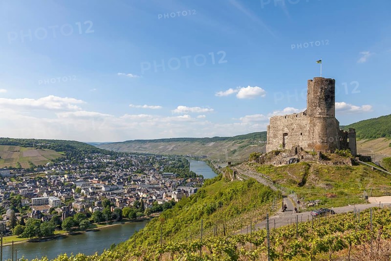 Bernkastel-Kues with Landshut Castle on the Moselle, Rhineland-Palatinate, Germany, Europe