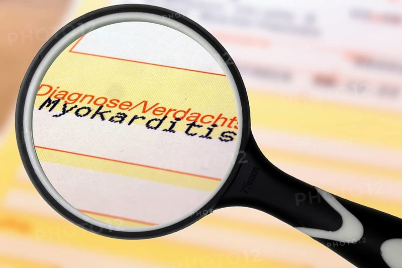 Symbolic image: Diagnosis of myocarditis on a doctor's referral. Myocarditis often occurs after corona infections, but is also one of the side effects of a corona vaccination