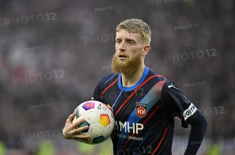 Jan-Niklas Beste 1. FC Heidenheim 1846 FCH (37) with ball, MHPArena, MHP Arena Stuttgart, Baden-Württemberg, Germany, Europe