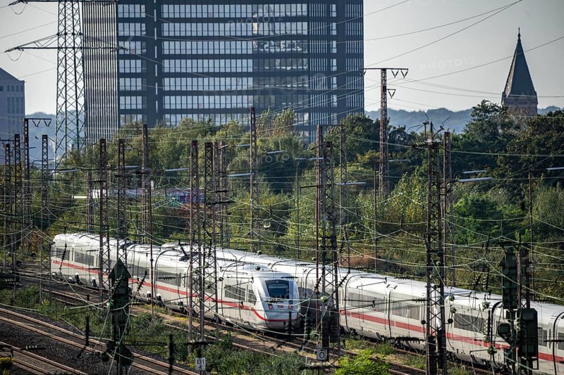 Railway tracks in front of Essen main station, ICE 2 train and ICE 4, in front, on the tracks, North Rhine-Westphalia, Germany, Europe