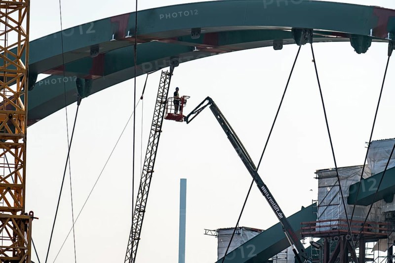 New construction of the Karl Lehr Bridge in the port of Duisburg-Ruhrort, over the Ruhr and the port canal, important connection of the port to the A40 motorway, after completion of the new arch bridge it will be moved to the new bridge piers, Duisburg, North Rhine-Westphalia, Germany, Europe