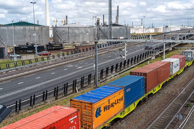 Shell Pernis refinery, largest refinery in Europe, production, logistics and tank facilities, production of various mineral oil products such as petrol, paraffin, diesel, goods train connection to the port of Maasvlakte, Rotterdam, Netherlands