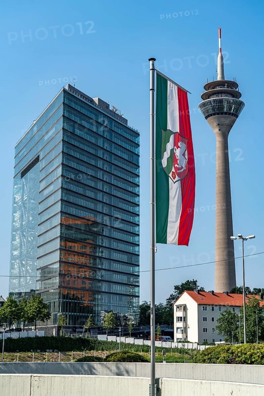 City gate building, Rhine Tower, North Rhine-Westphalia State flag, Düsseldorf, North Rhine-Westphalia, Germany, Europe