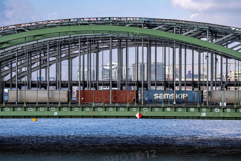 Railway Elbbrücken, at Elbbrücken station, spanning the Norderelbe, goods train, in the background the skyline of Hamburg, Germany, Europe
