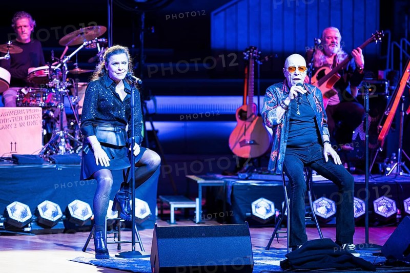 Julia Neigel and Toni Krahl, singers from Silly live on elektroAKUSTIK Tour in the sold-out Berlin Philharmonie on 16 December 2024