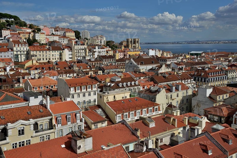View over the historic Alfama district towards the Tagus River, Lissabon, Portugal, Europa, Lisbon, Portugal, Europe