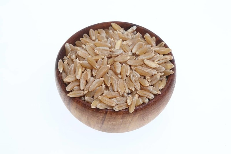 Khorasan wheat (Triticum turgidum × polonicum), also called kamut, is an old variety of spring wheat