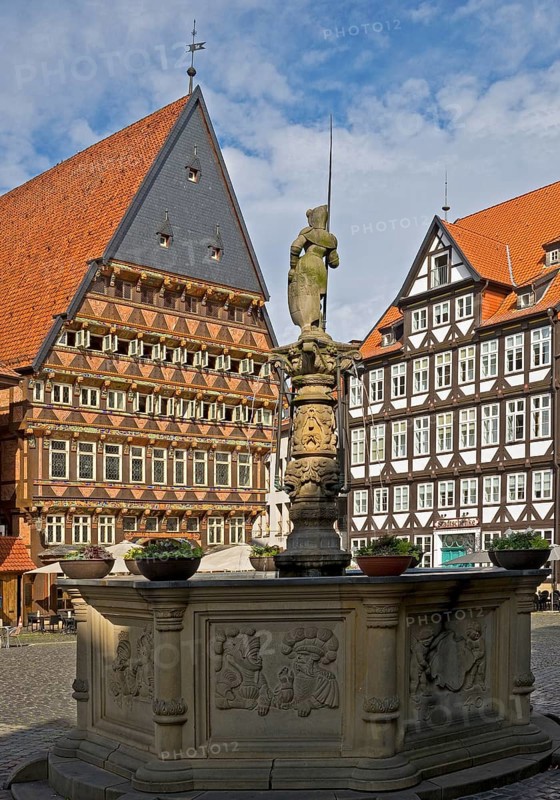 Historic market square with Roland fountain and Knochenhaueramtshaus, Hildesheim, Lower Saxony, Germany, Europe