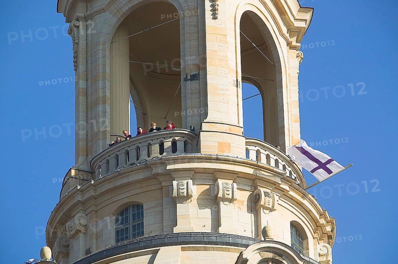 The consecration of the Church of Our Lady began with a procession led by children from the Dresden International School, marking the completion of the reconstruction work
