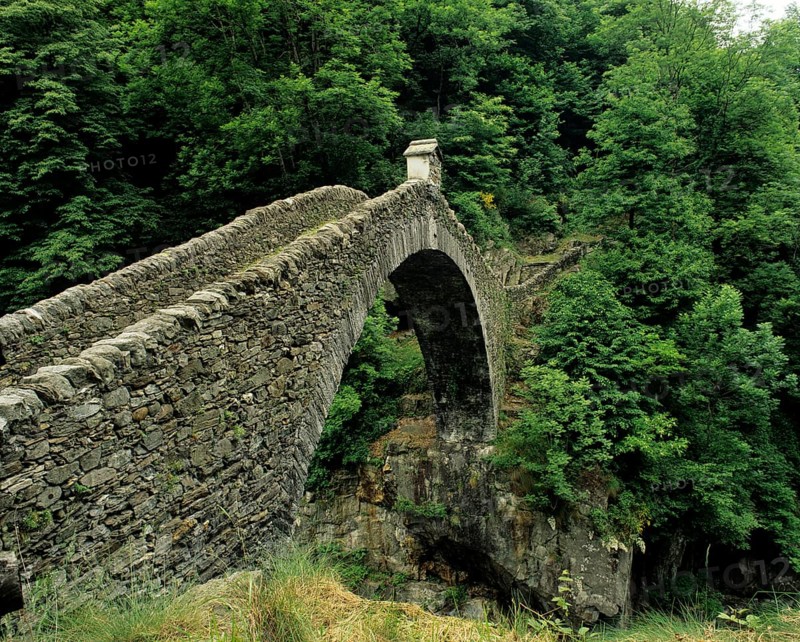 Stone Bridge, Intragna, Centovalli, Ticino, Switzerland, Europe